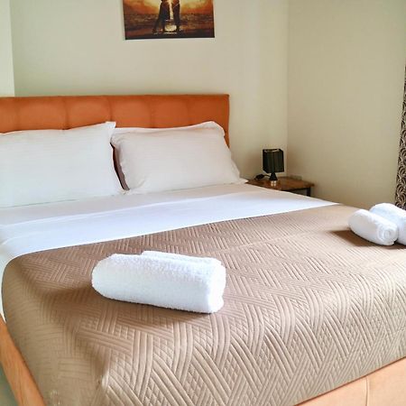 Crown Deluxe Apartments Sarandë Esterno foto
