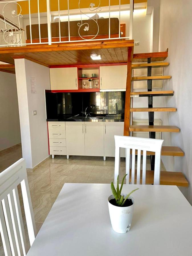 Crown Deluxe Apartments Sarandë Esterno foto