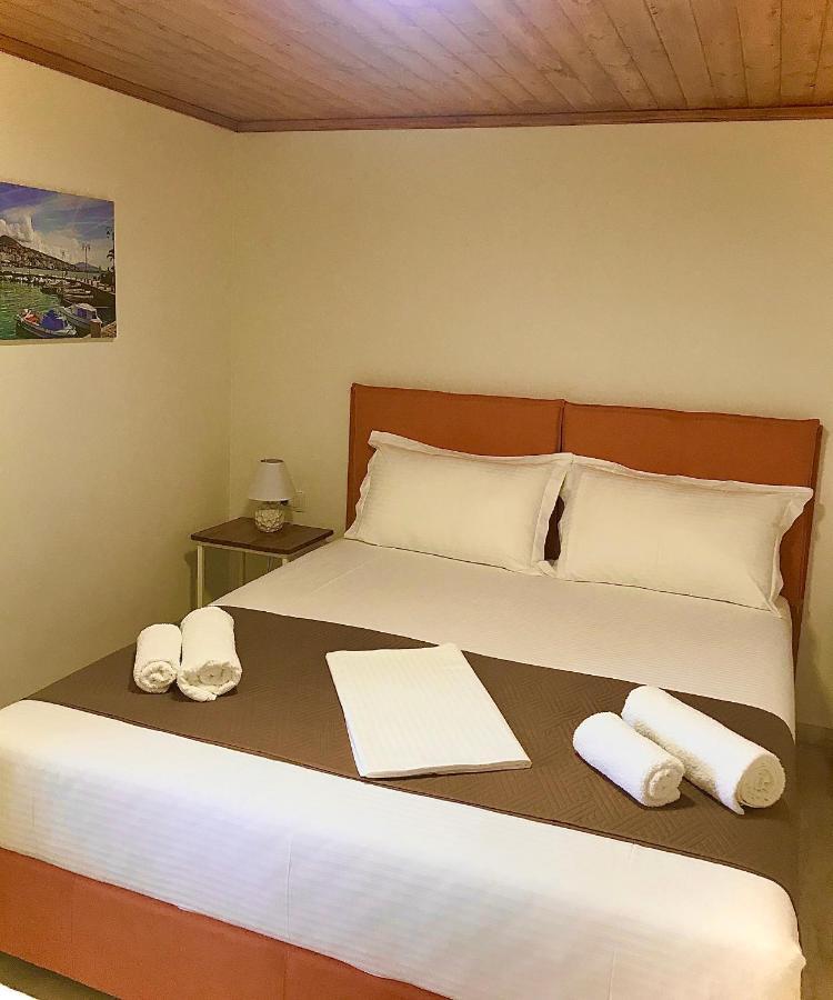 Crown Deluxe Apartments Sarandë Esterno foto