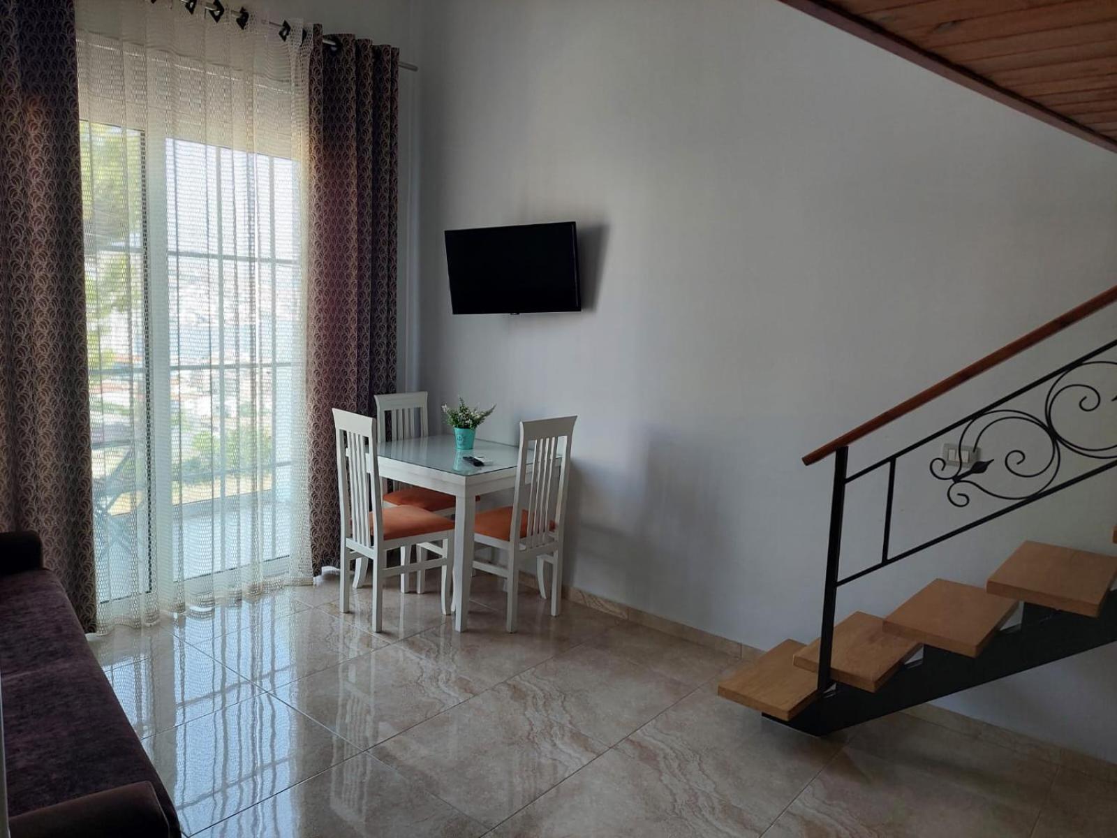 Crown Deluxe Apartments Sarandë Esterno foto