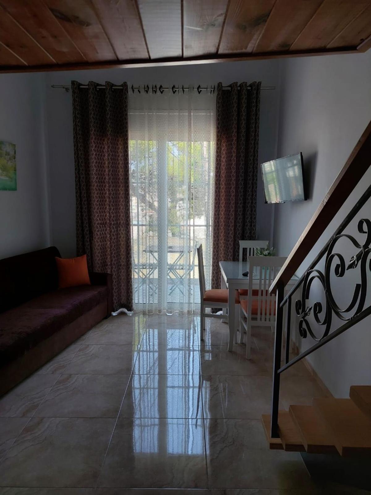 Crown Deluxe Apartments Sarandë Esterno foto