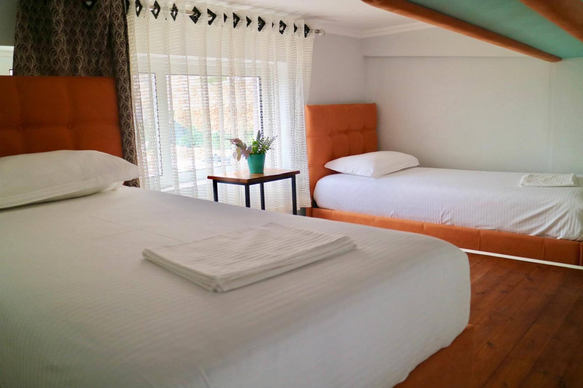 Crown Deluxe Apartments Sarandë Esterno foto