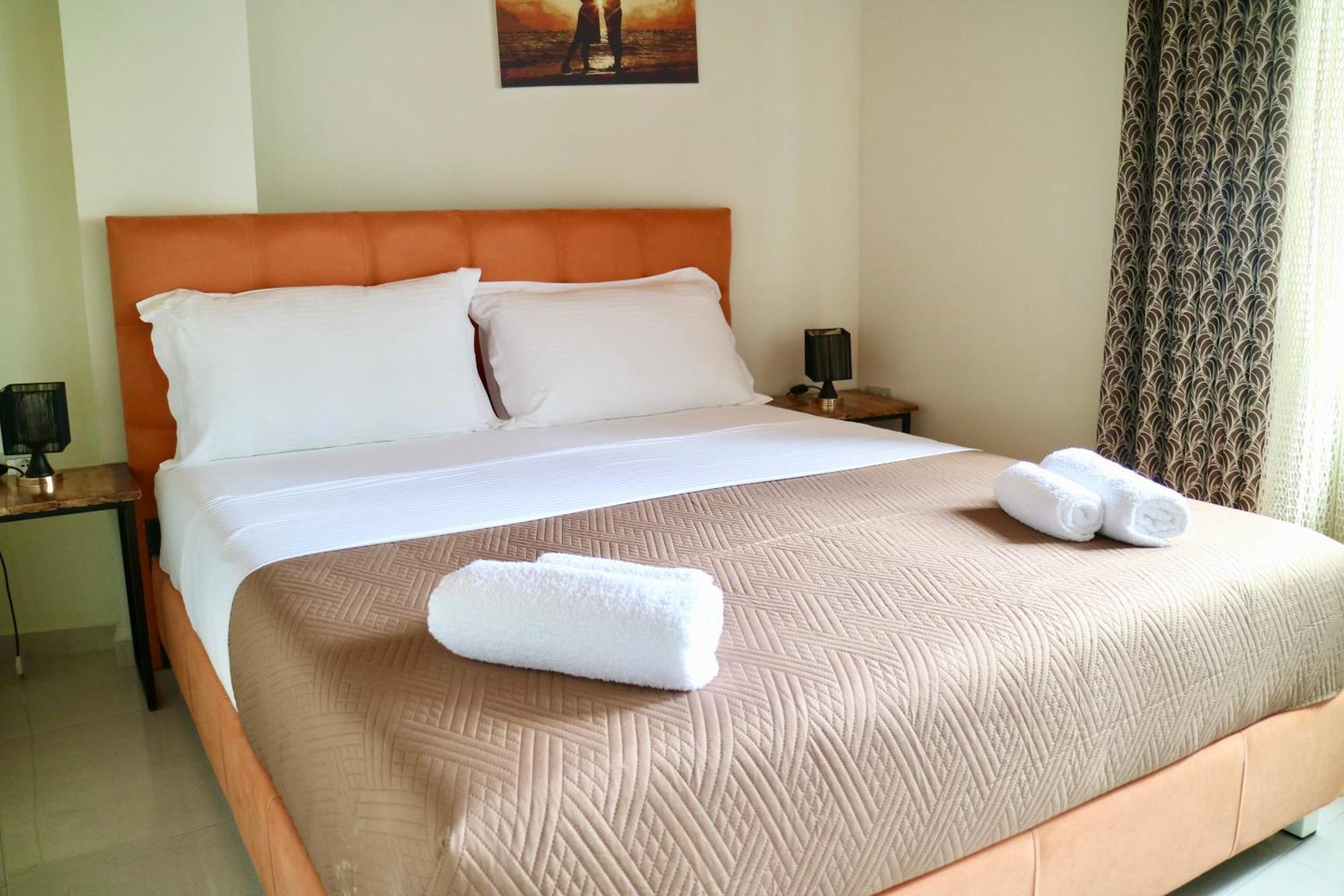 Crown Deluxe Apartments Sarandë Esterno foto