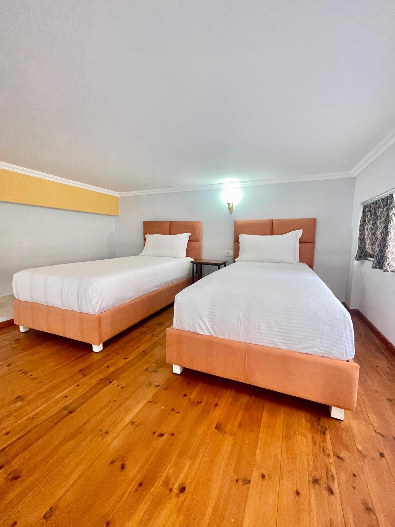 Crown Deluxe Apartments Sarandë Esterno foto