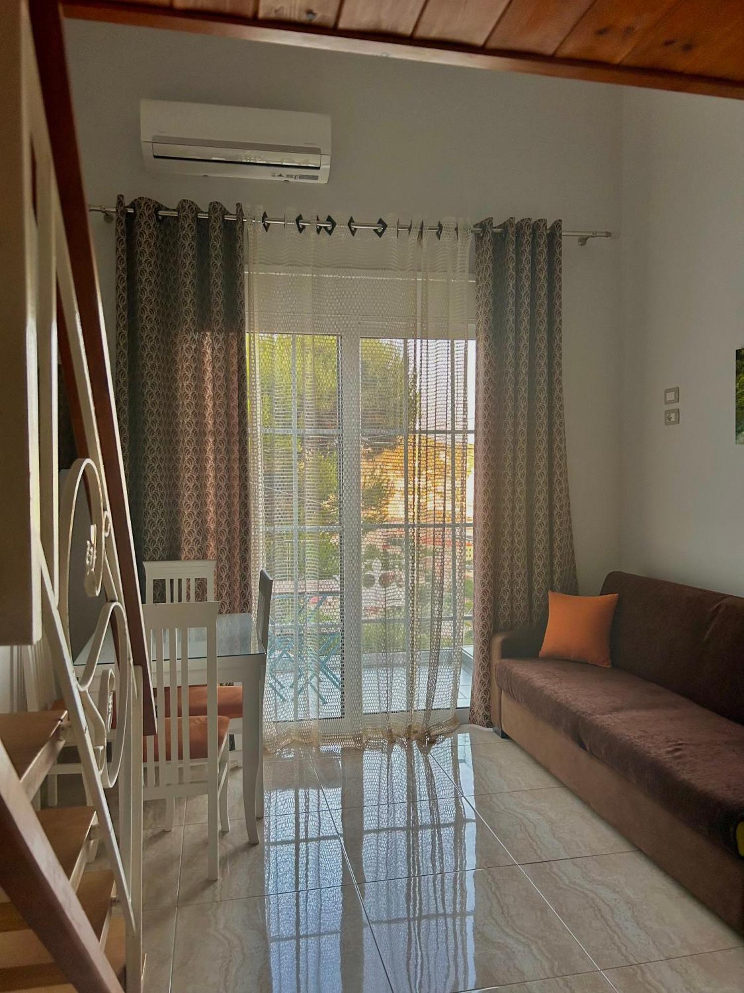 Crown Deluxe Apartments Sarandë Esterno foto