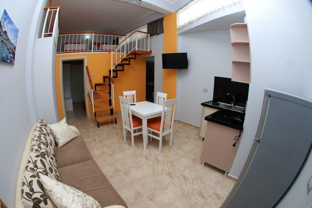 Crown Deluxe Apartments Sarandë Esterno foto