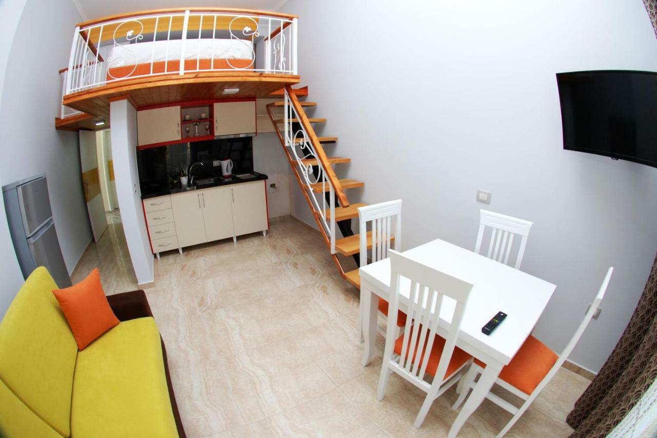 Crown Deluxe Apartments Sarandë Esterno foto